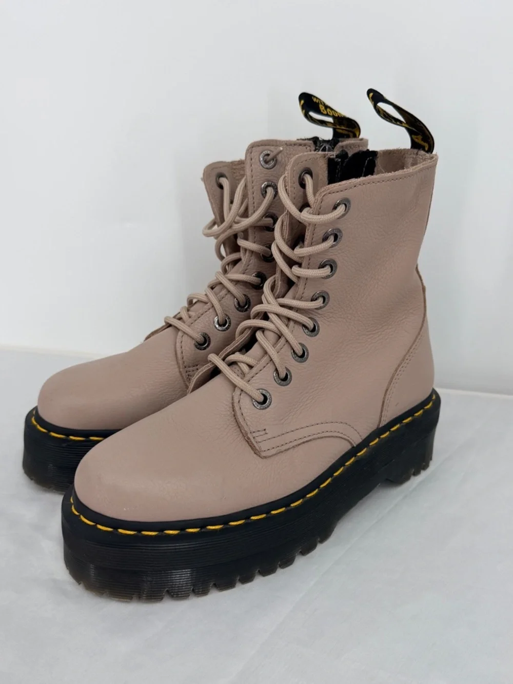Dr Martens Jadon III Platform Boots Beige Leather Size 7 Women